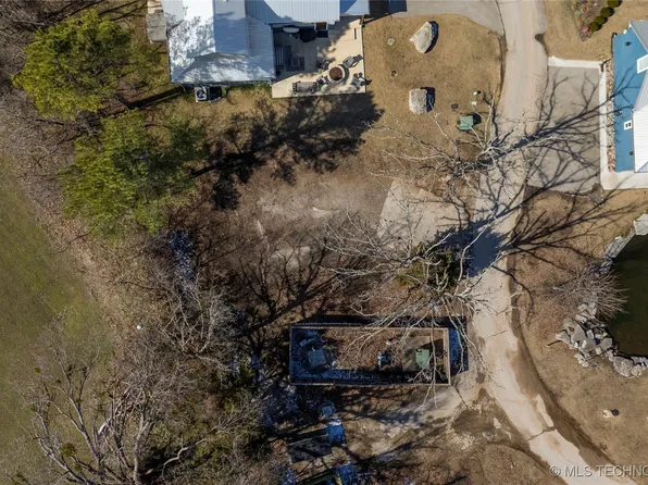 37220 S Cliff Crest Dr, Vinita, OK 74301