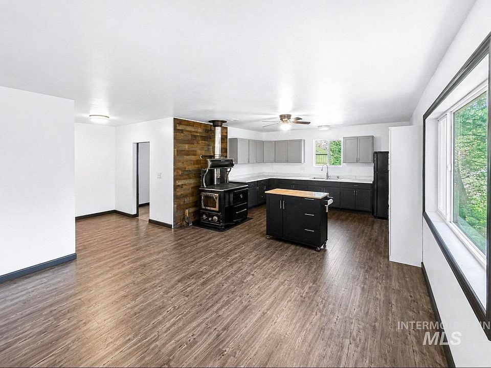 1st image of 123 Conifer Ln