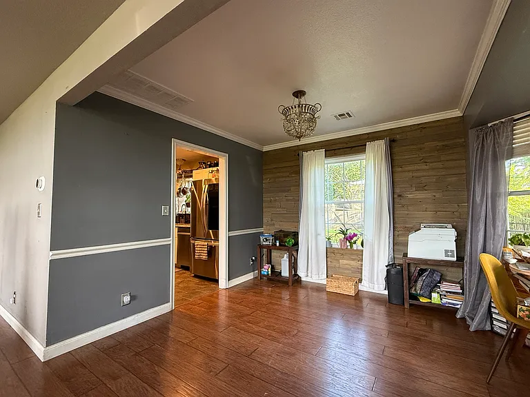 1405 W San Antonio St — Photo 4