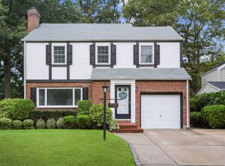 135 Poplar St, Garden City, NY 11530