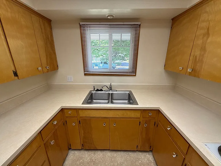 1670 Yew St SE — Photo 10