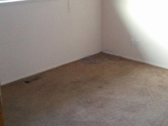 3rd image of 528 Sharon Ave E