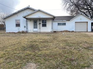 703 S 10th St, Comanche, OK 73529