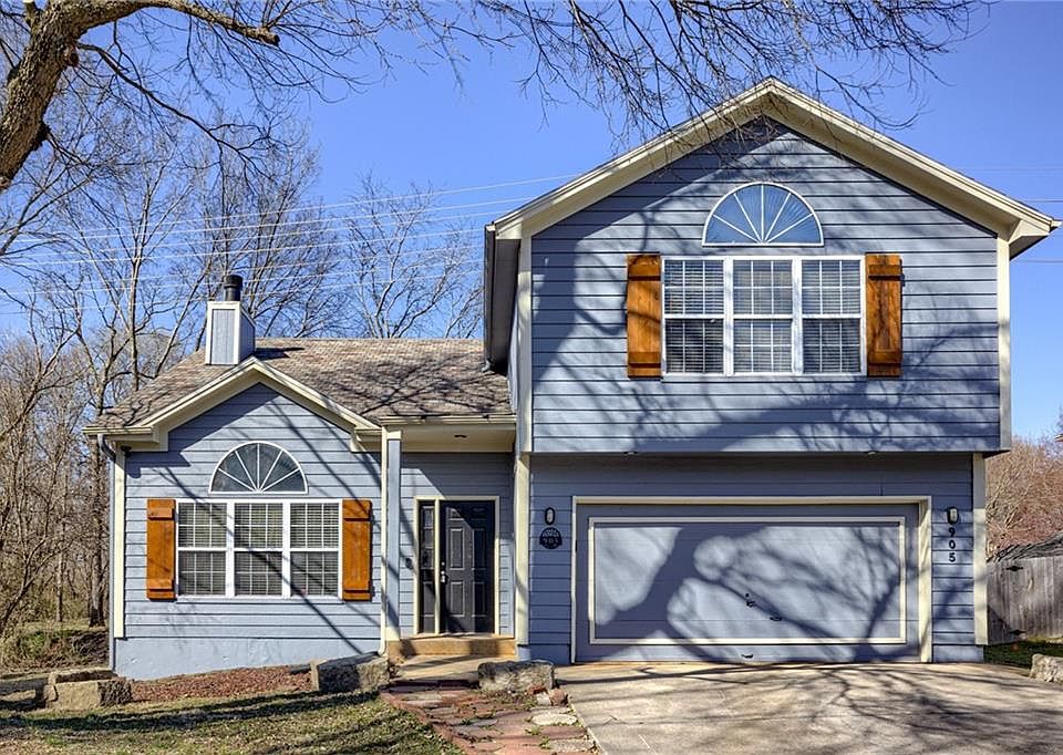 1st image of 905 NW Pennington Ct
