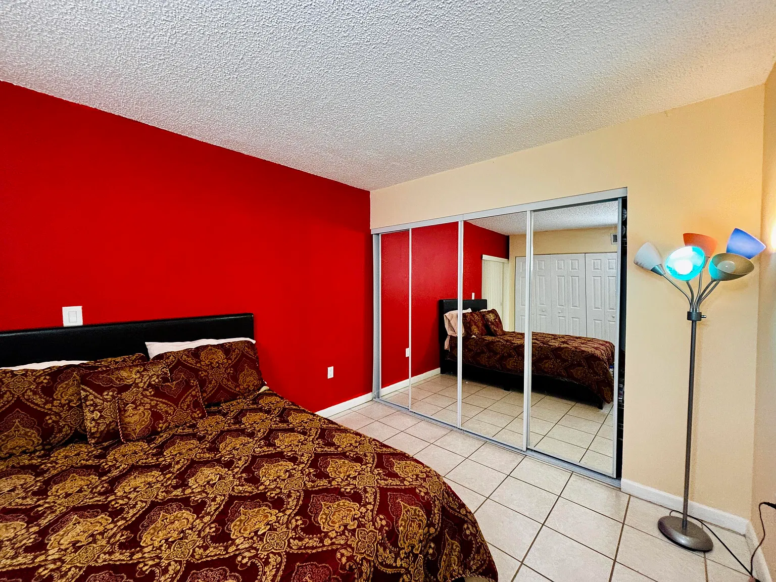 2 bed, 1.0 bath, 981 sqft, $2,400 — Photo 2