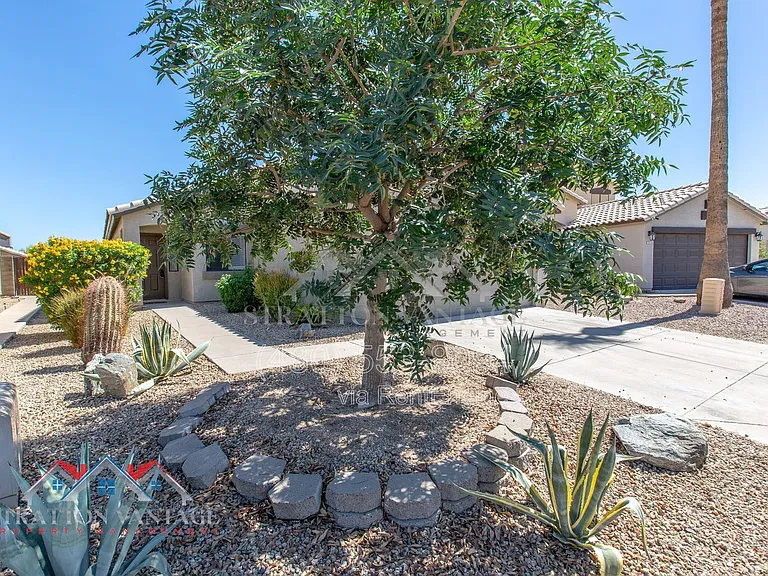 2105 E Donald Dr — Photo 3