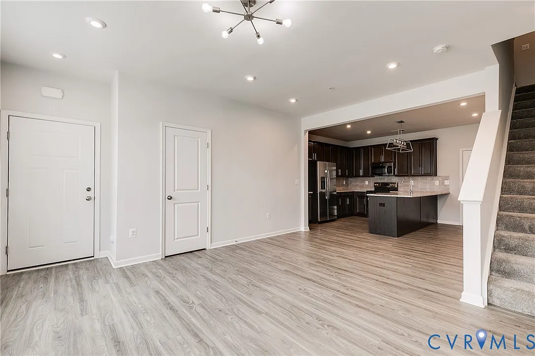 3 bed, 2.5 bath, 1573 sqft, $2,375 — Photo 2