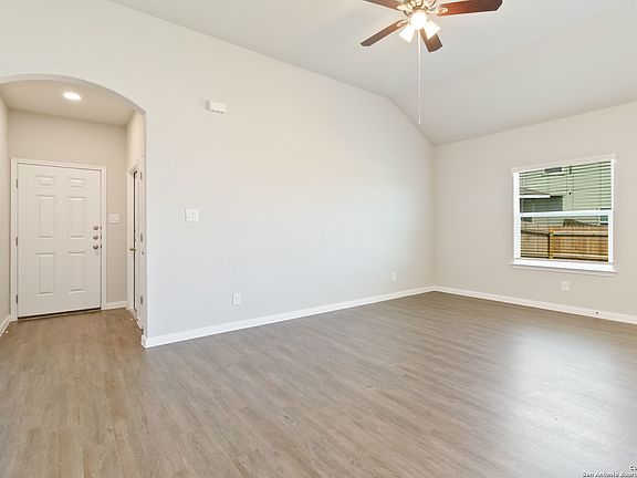 4th image of 453-455 Emma Dr.
