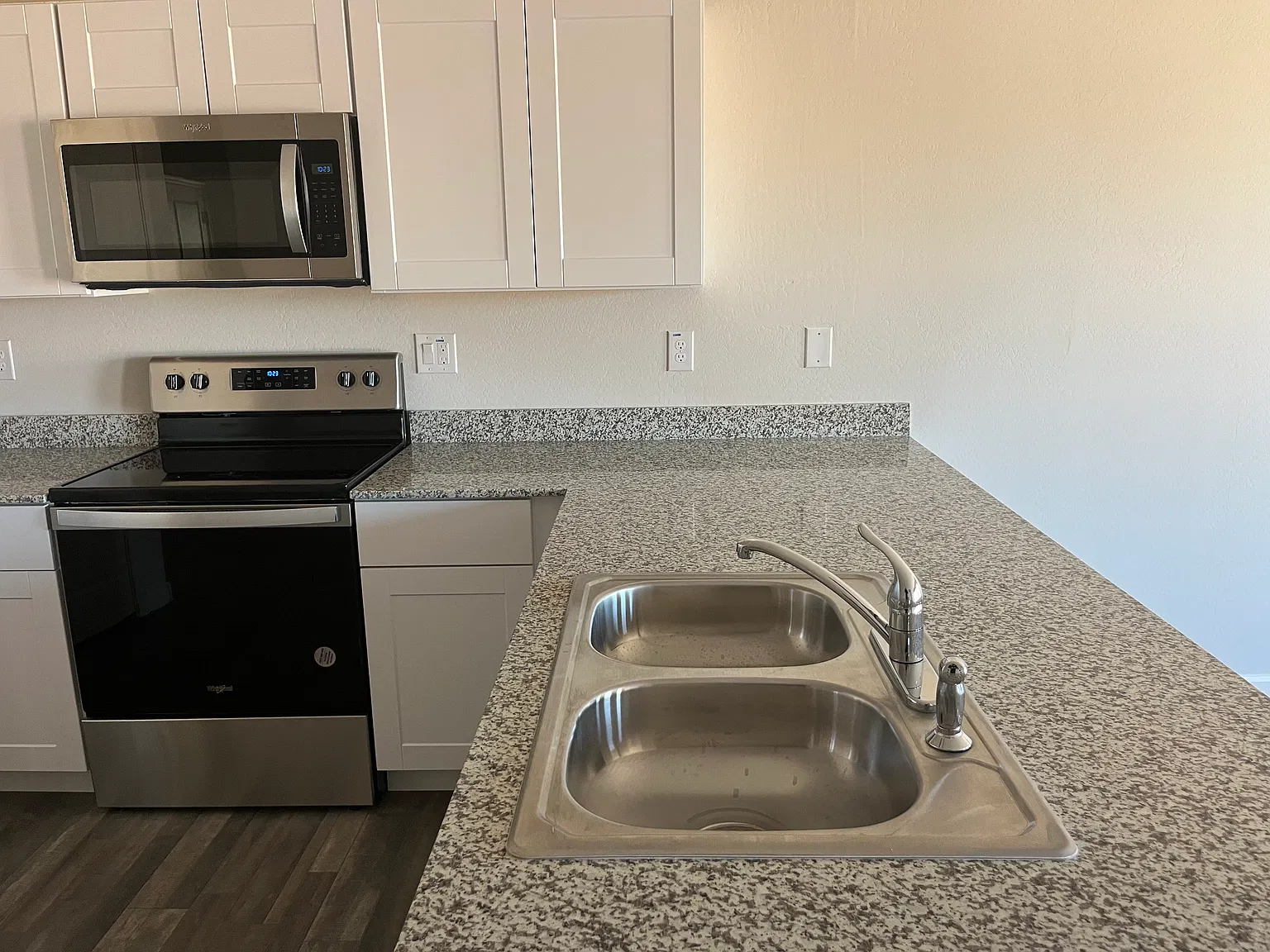 4 bed, 1400 sqft, $1,895 — Photo 4