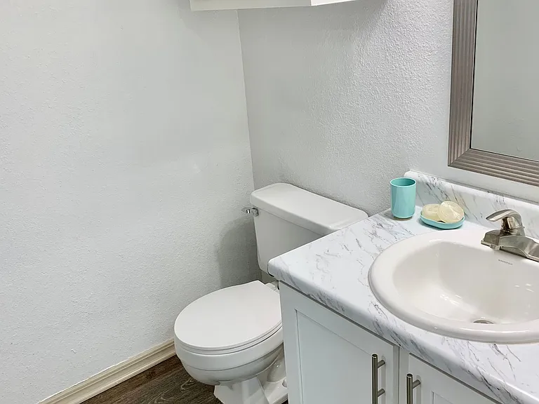 Quail Hollow Apartments — Photo 35