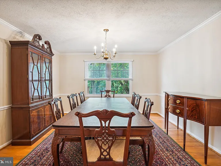 9708 Locust Hill Dr — Photo 15