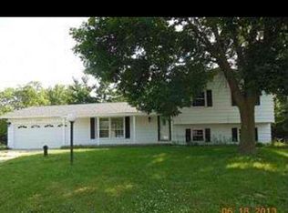2250 Woodard Ln, Saint Joseph, IL 61873