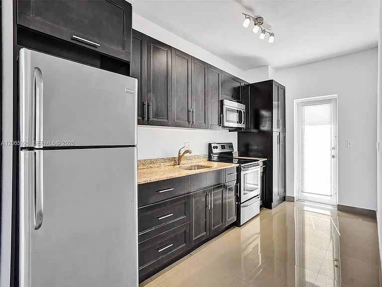 540 74th St #15 — Photo 3