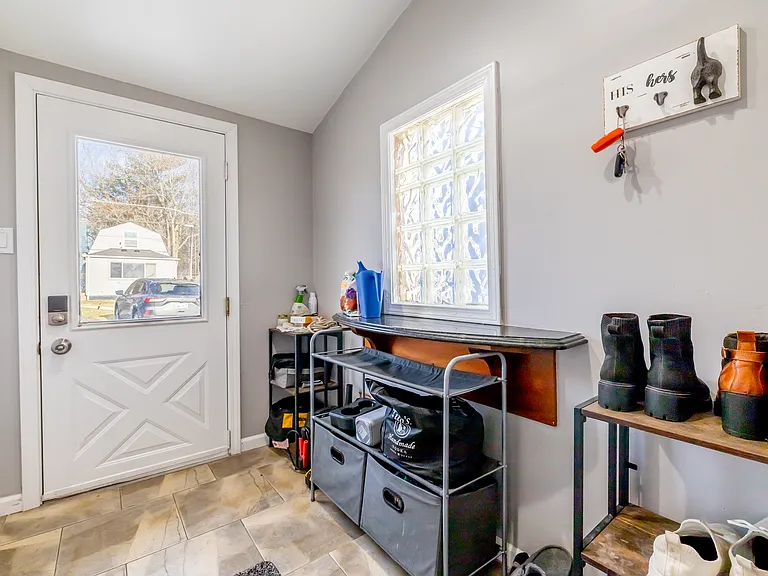 1315 E Lake Dr — Photo 2
