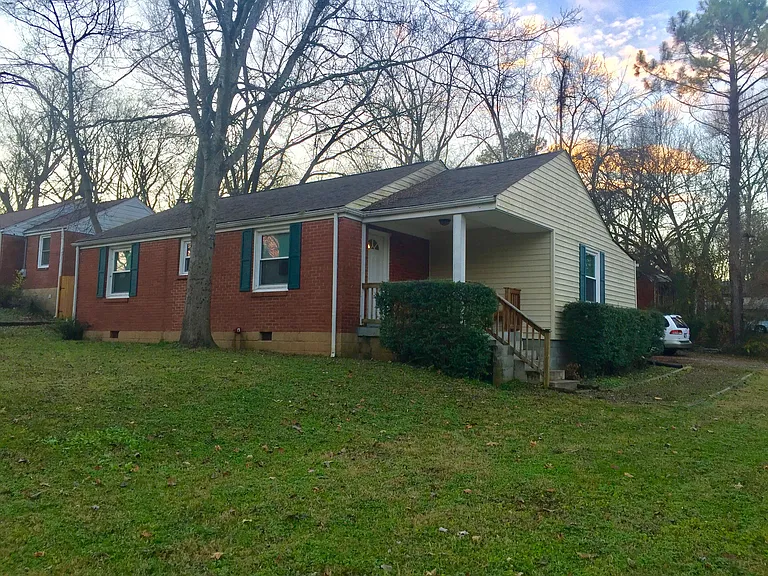 902 Gibson Dr — Photo 1