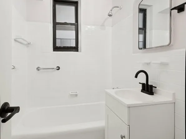 40 East 43rd Street image 4 of 4