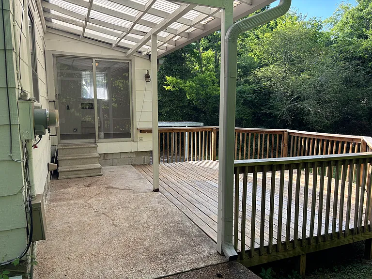 115 E Meadowbrook Dr — Photo 15