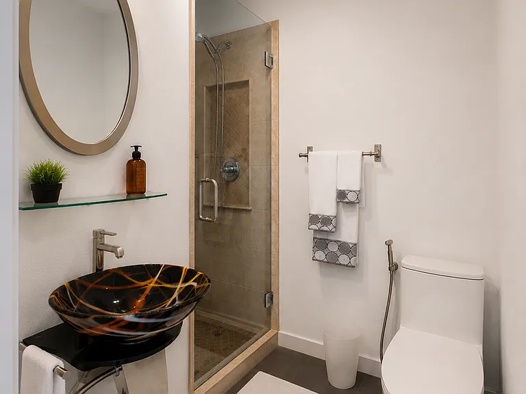 1424 E Mountain St — Photo 18