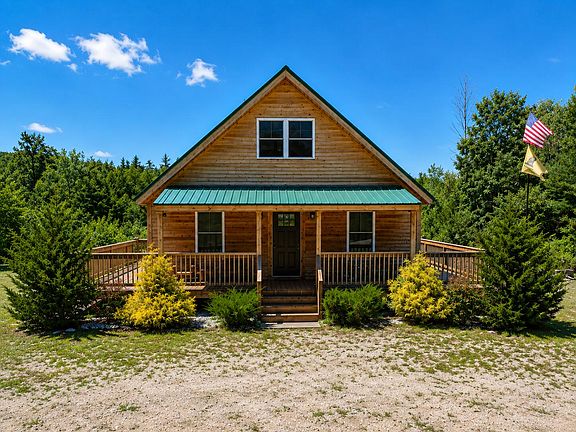2nd image of 26 Aspen Circle