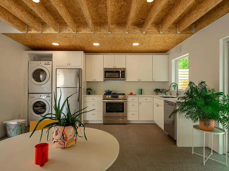 927 Northwood St #1 — Photo 4