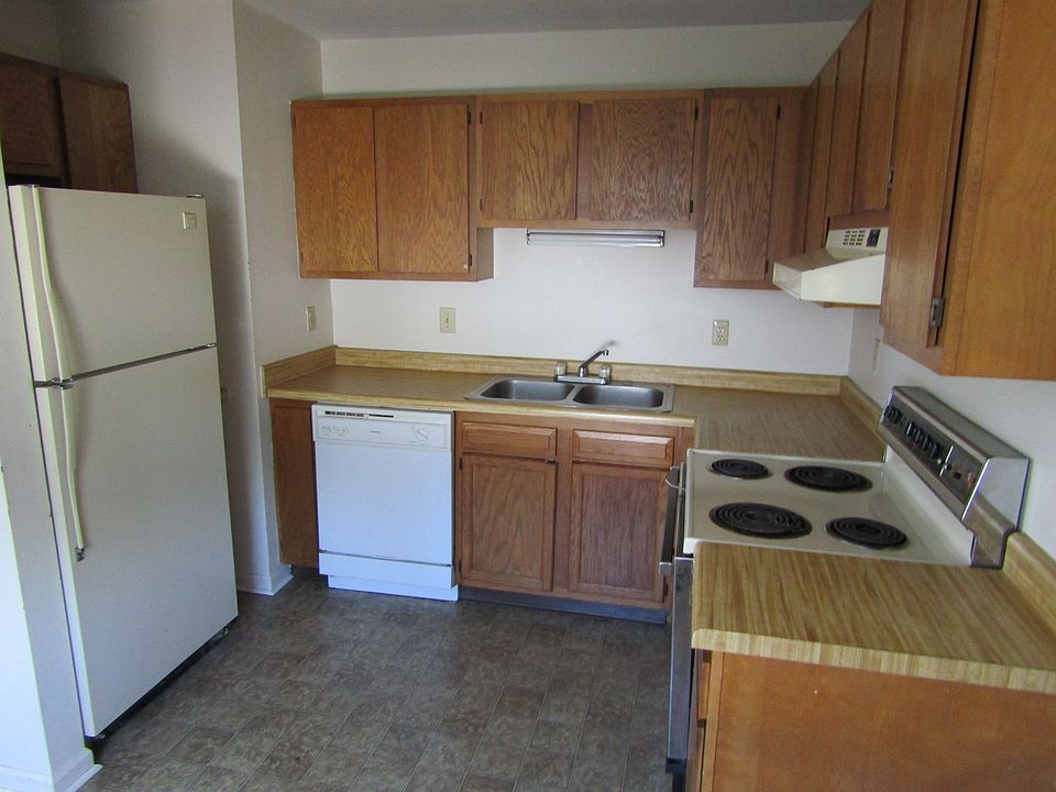 2nd image of 454 Britton Ave APT 3