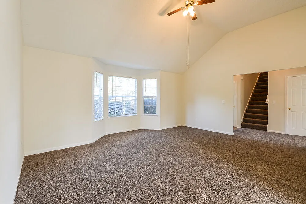 3 bed, 2.5 bath, 2043 sqft, $3,020 — Photo 4