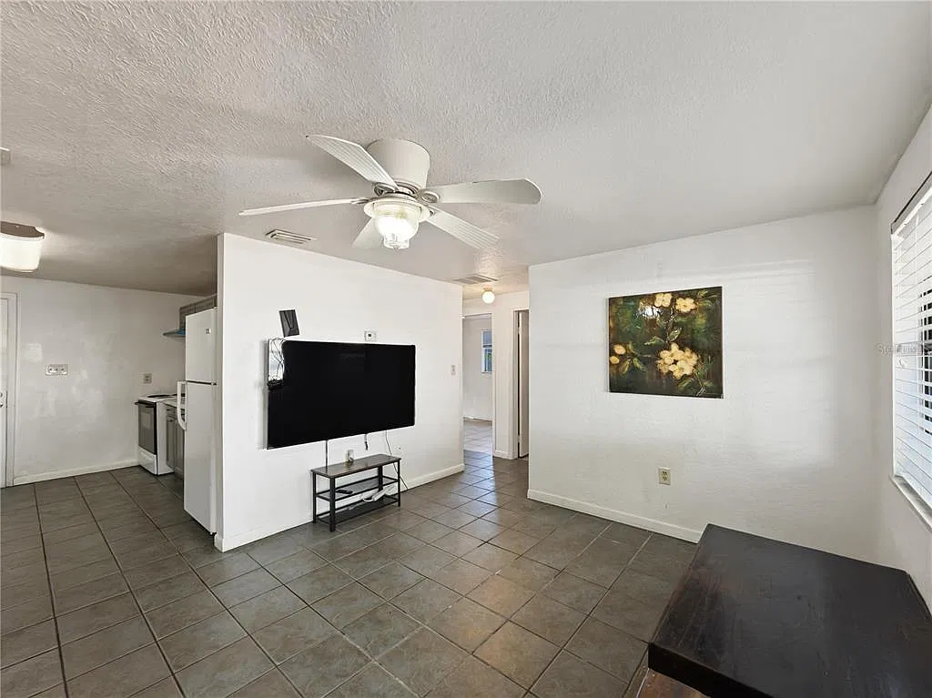 2 bed, 1.0 bath, 810 sqft, $1,495 — Photo 3