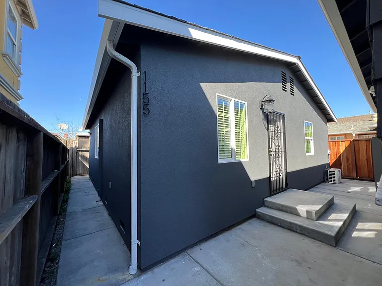 1155 Seminary Ave — Photo 1