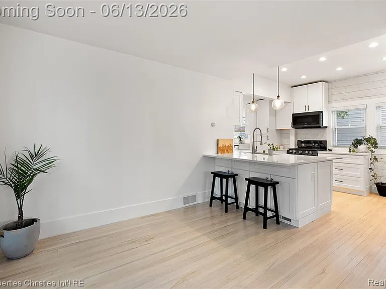 487 Smith Ave — Photo 6