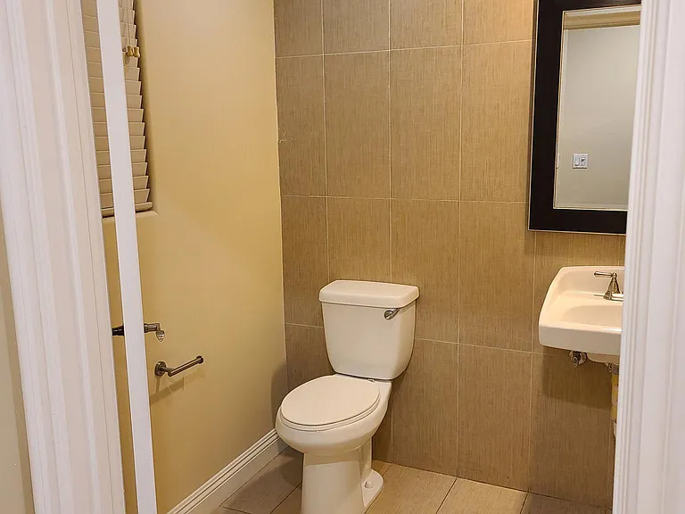 3138 Montrose Ave #101 — Photo 8