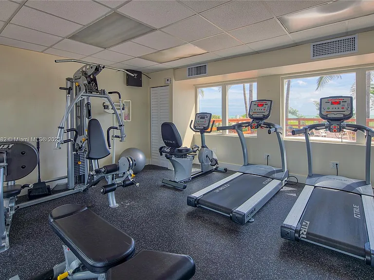 5005 Collins Ave #610 — Photo 31