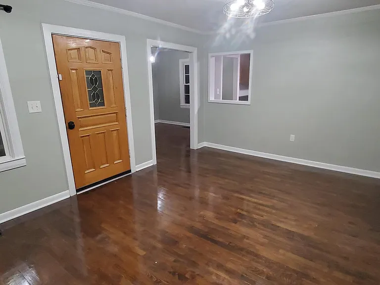 1209 Hoffman Ave — Photo 2
