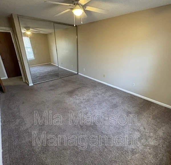 141 Hunt Club Ct — Photo 8