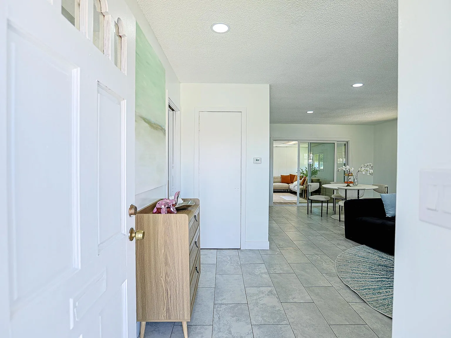 3 bed, 1349 sqft, $4,600 — Photo 2