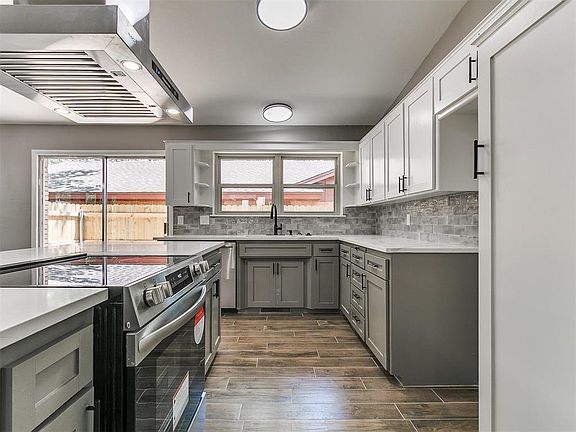3rd image of 6720 Tall Oaks Dr