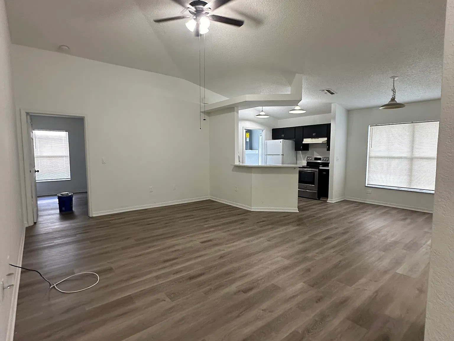 2 bed, 1000 sqft, $1,375 — Photo 2