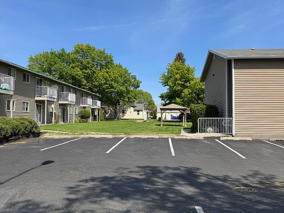 The Villa Parking and Grounds