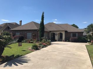 402 Beacon Dr, Youngsville, LA 70592