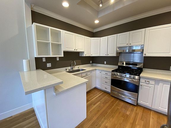 3rd image of 2781 S Lafayette St