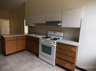 3702 N Halsted St #2S, Chicago, IL 60613