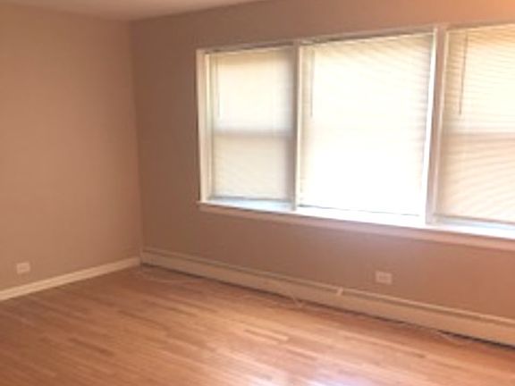 3rd image of 610 Oakton St APT 2
