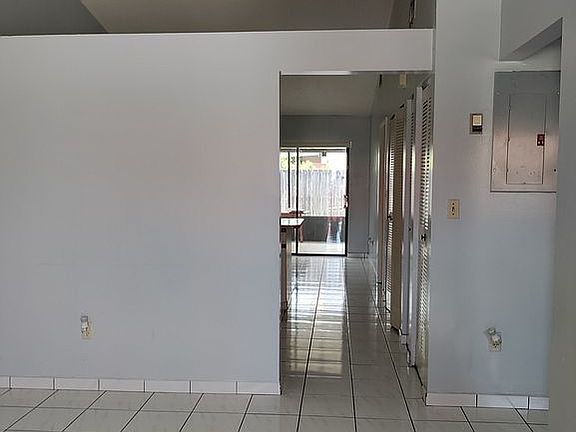 Living Room - Entrance3