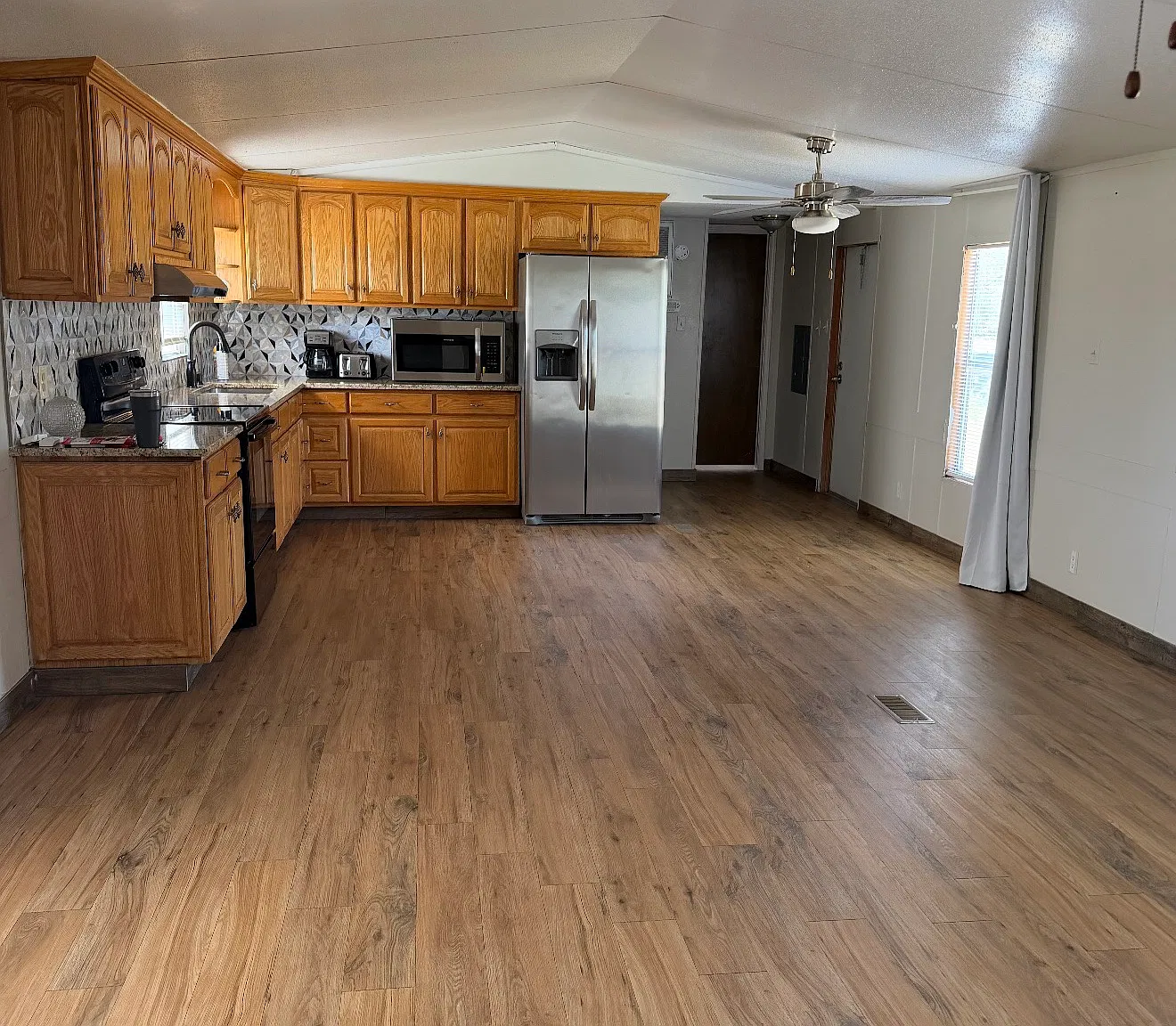 3 bed, 1216 sqft, $1,200 — Photo 1