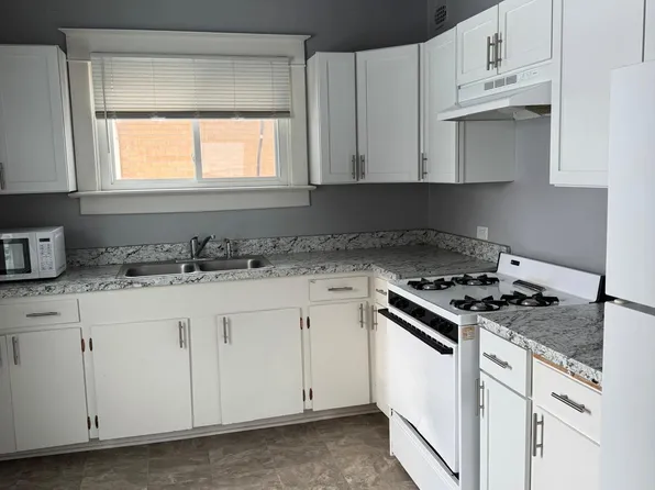 1426 E St APT 2, Lincoln, NE 68508