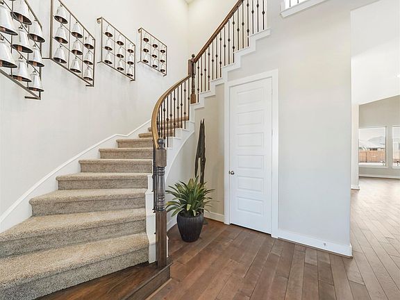 4th image of 2207 Fenn Dale Ct