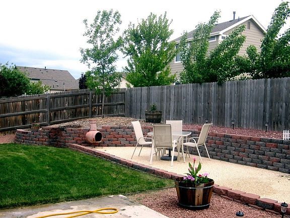 Back Yard - Great for entertaining!