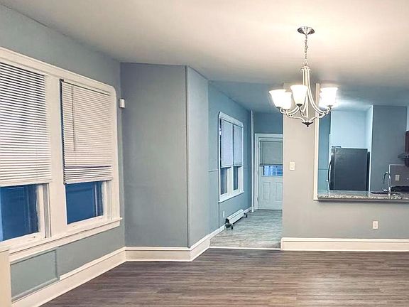 3rd image of 533 Robbins St