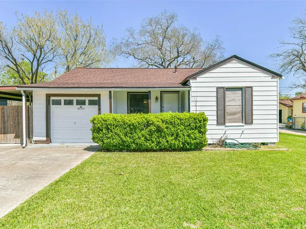 311 S Kansas St, La Porte, TX 77571