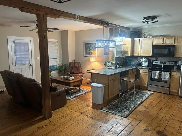 2 bed, 1.5 bath, $900 — Photo 2
