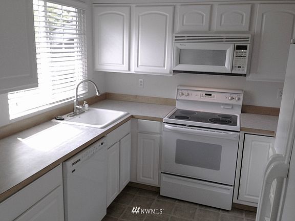 2nd image of 1550 Seasons Lane NW
